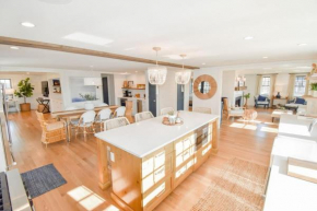 Gorgeous Home 2 Min Walk to Beach